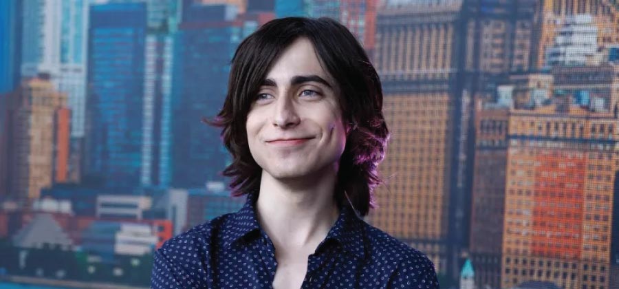 Aidan Gallagher speak languages