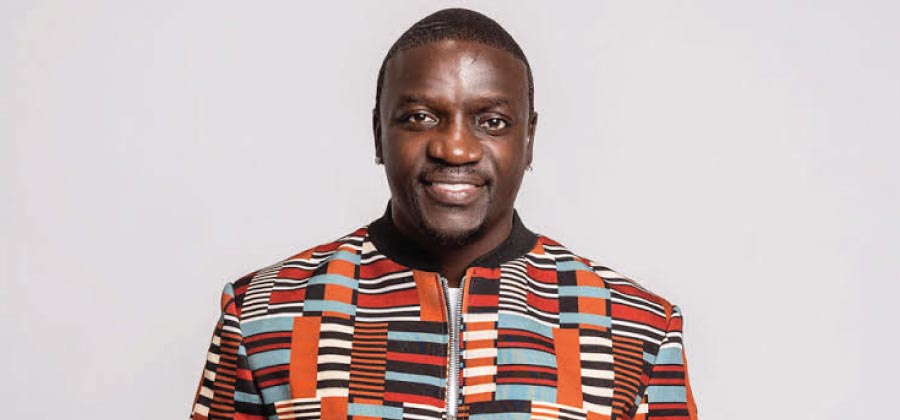 Akon speak languages fluently