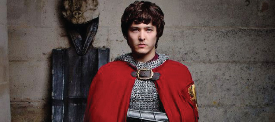 Alexander Vlahos speaks languages