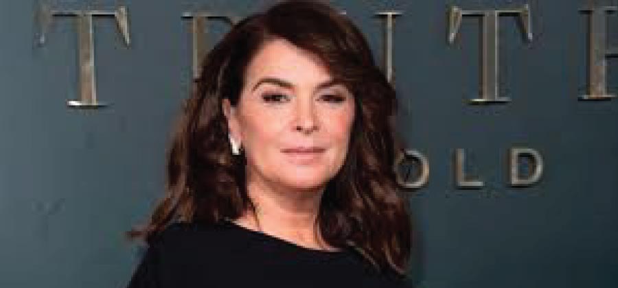 Annabella Sciorra speak languages fluently