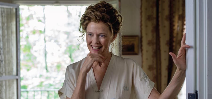 Annette Bening speak languages fluently