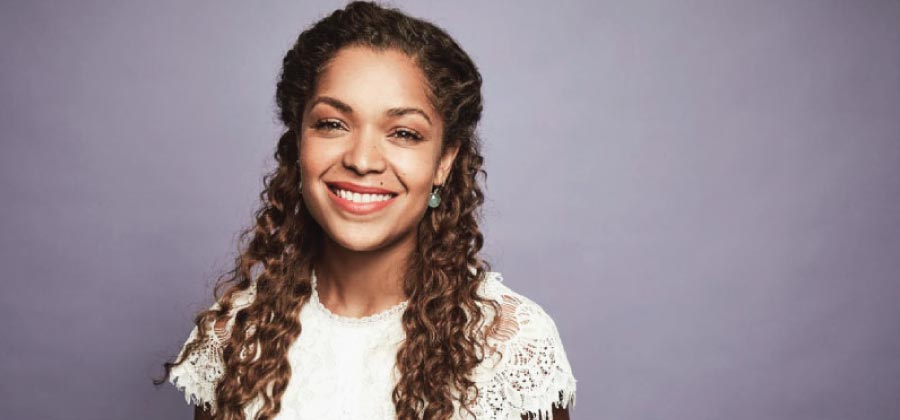 Antonia Thomas speak Languages