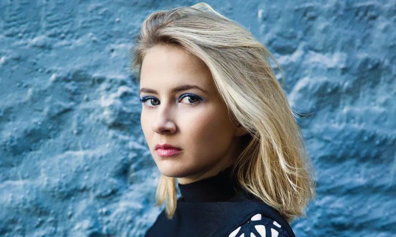 Eliza Bennett Blue Eyes Actress