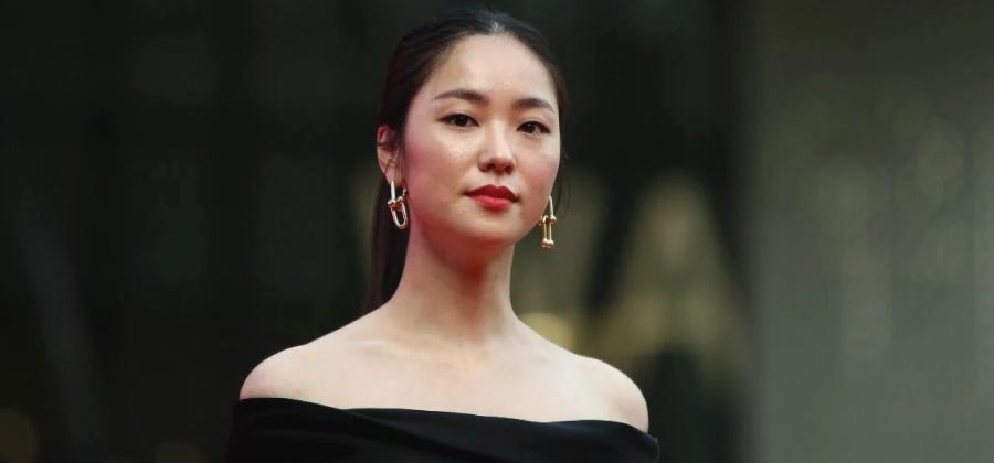 Jeon Yeo Bin speak languages fluently