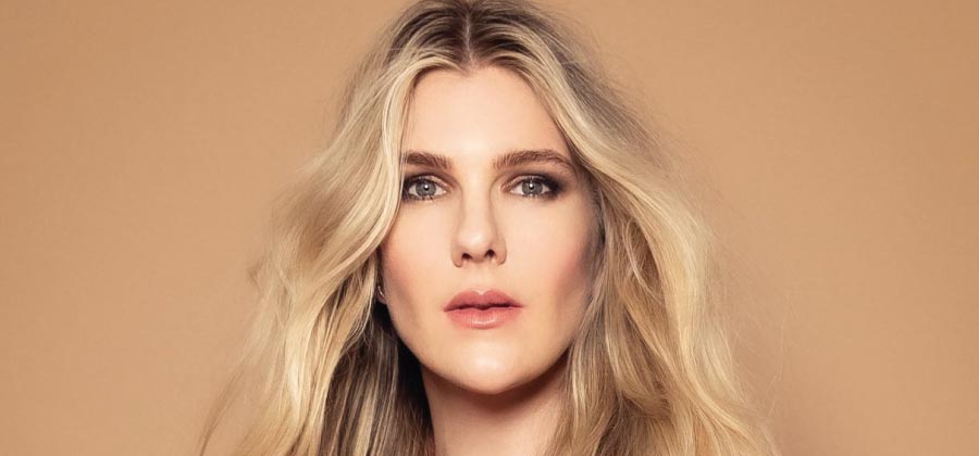 Lily Rabe speaks languages