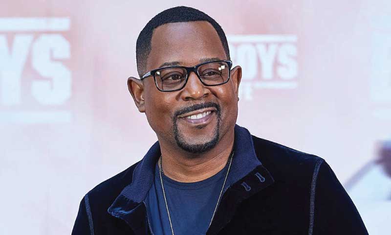 How many languages does Martin Lawrence can speak