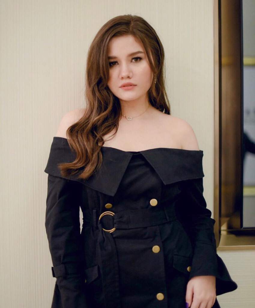 Samantha Melanie Coates: Bio, Education, Career, Boyfriend, Family, House