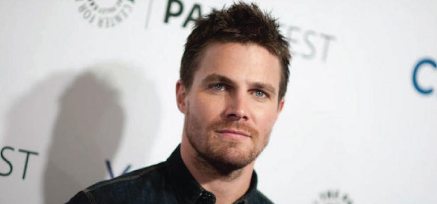 Stephen Amell speak Languages