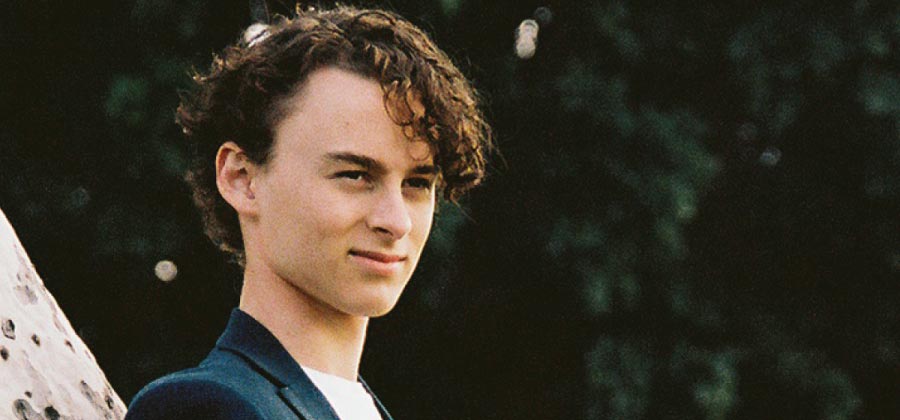 Wyatt Oleff speak languages fluently