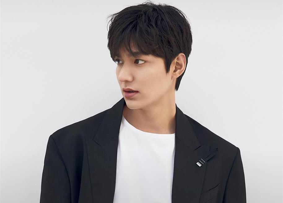 How many languages does Lee Min Ho can speak