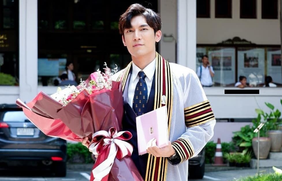 Mew Suppasit Jongcheveevat: Bio, Profile, Career, Girlfriend, Education
