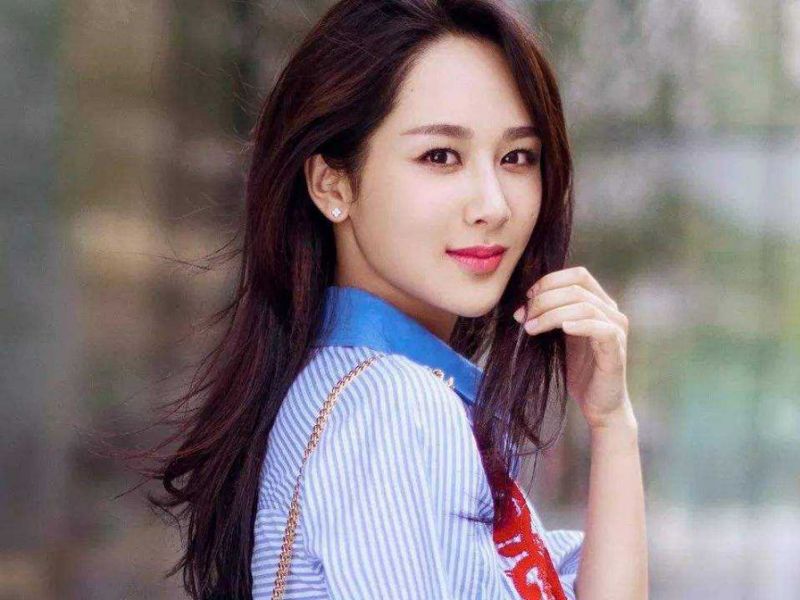 Yang Zi Biography, Boyfriend, Age, Height, Husband, Kids, Family, House